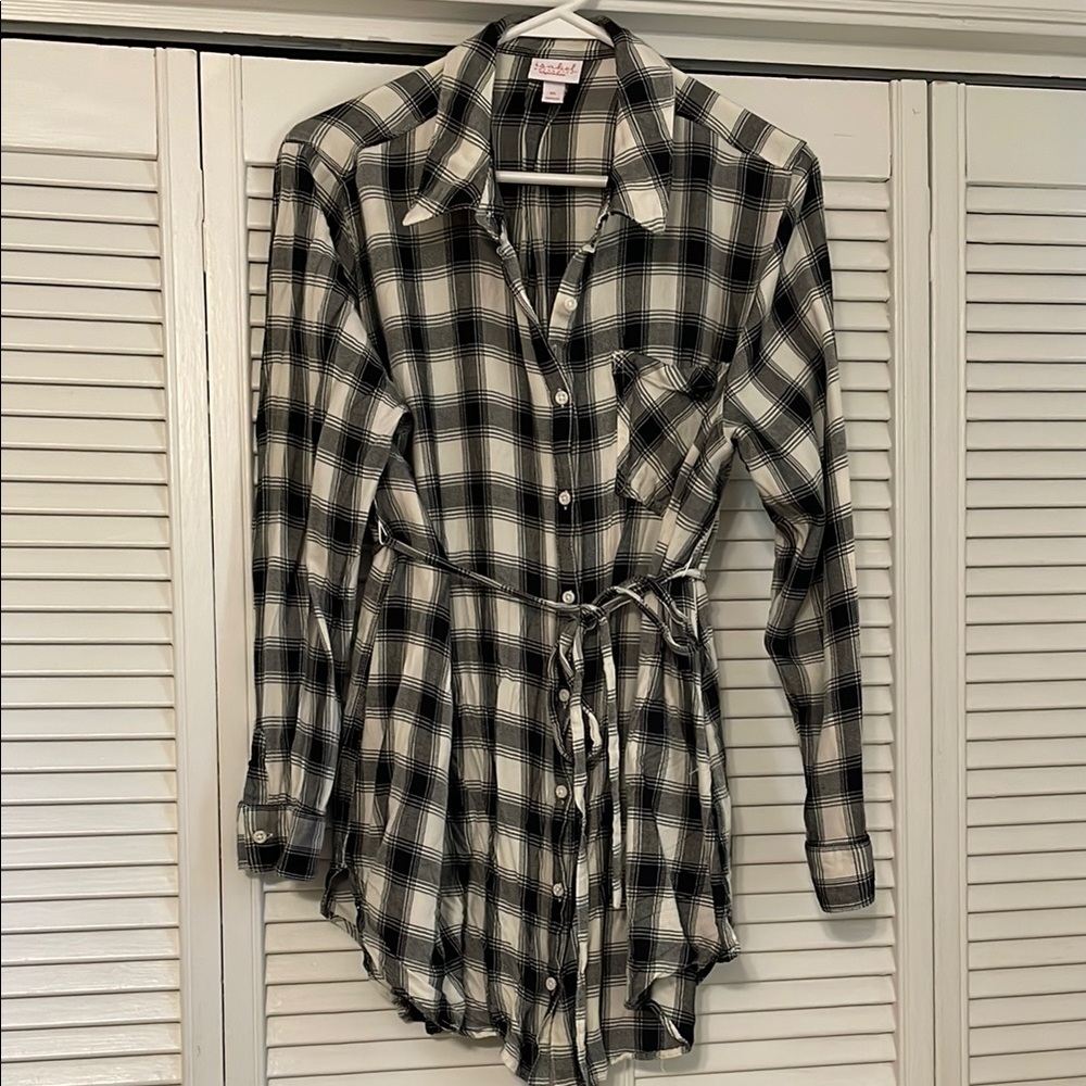 Ingrid and Isabel Maternity Black and White Plaid Shirt. Tie Waist